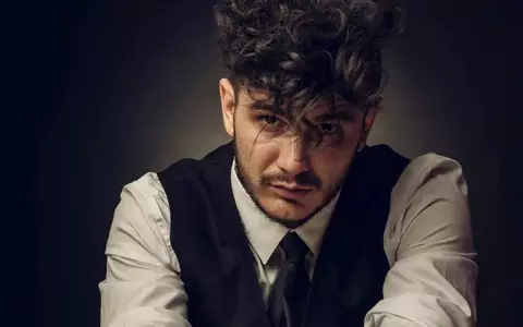 Actorul Vlad Drăgulin, despre traumele din învățământul postcomunist: "Învățătoarea îți băga unghiile în gușă, te smucea, după care-ți dădea drumul, iar tu, fiind foarte mic, picai acolo unde nimereai"