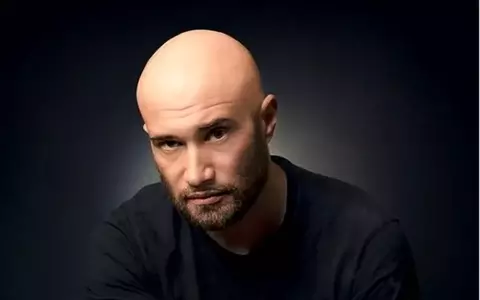 Mihai Bendeac, după ce s-a zvonit că a fost bătut de Cheloo: „Se pot spune multe despre Cheloo, dar nu că ar fi un idiot. Nu acționezi într-o direcție violentă în raport cu cineva care a suferit de bullying în timpul școlii”. De ce nu vorbește despre demisia de la iUmor