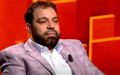 Florin Salam a fost reţinut 24 de ore în dosarul de înşelăciune, prejudiciul fiind de 18.000 de euro. Poliția a făcut mai multe percheziții