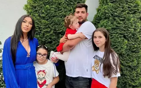 Ibrahim, fostul soț al Ralucăi Pastramă, s-a dus acasă la Pepe și le-a adus flori fiicelor lui, de Mărțișor: "În vizită la prințesele mele"