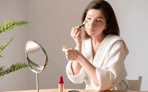 Cum să menții ordinea printre produsele de îngrijire și make-up 