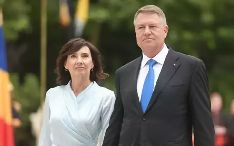 Cum s-a îmbrăcat Carmen Iohannis la slujba de Înviere şi în prima zi de Paşte Catolic. Ce a atras atenția la ținutele ei