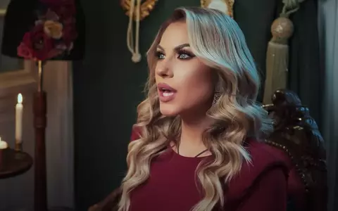 Amna ne poartă „De la dragoste la ură” într-o nouă piesă featuring Robert Toma: „Cred că reprezintă situația multor oameni” / Video
