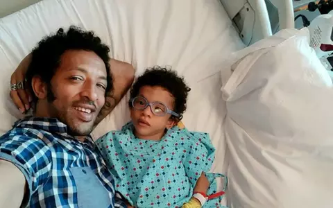Încă o operație pentru Leon, fiul lui Kamara, diagnosticat la naștere cu tetrapareză spastică: "Va avea nevoie de trei luni de recuperare". Cât costă intervenția chirurgicală