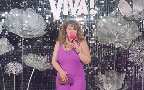 De ce a purtat Oana Lis perucă la un eveniment monden: ”Stau în sectorul 3 și iar nu este apă caldă. Nu m-am putut spăla pe cap și de aceea mi-am pus...” Cum s-a îmbrăcat / EXCLUSIV
