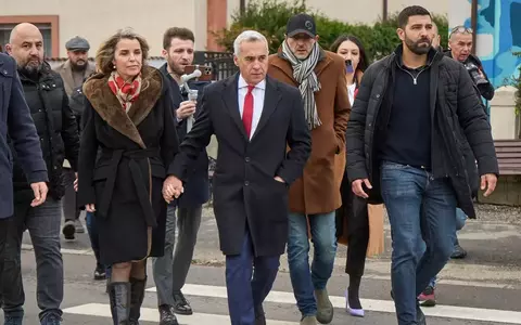 Foști militari din legiunea străină și mercenari români fac parte din grupul care îi asigură paza lui Călin Georgescu. Marin Burcea, supranumit „Lunetistul”, a avut o relație cu Tania Budi