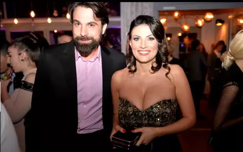 Povestea de dragoste dintre Alexandru Papadopol și Ioana Ginghină. S-au cunoscut când erau implicați în alte relații, au o fiică și au divorțat după 12 ani de căsnicie