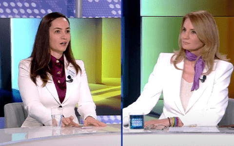 Anamaria Gavrilă o numea „sifoana frustrărilor” pe Anca Alexandrescu la alegerile de anul trecut, astăzi o laudă și se promovează în emisiunea ei: „A stat dreaptă și nu a arătat ezitare”