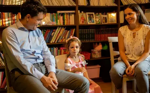 Mirabela Grădinaru și Nicușor Dan, povestea unor părinți de copii prematuri. Ce probleme au avut Aheea și Antim: „A fost greu. Primele luni de viață au însemnat multe vizite la medici”