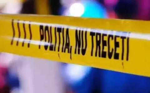 O fetiță de 7 ani și mama ei au căzut de la etajul 5 al unui bloc din București. În ce stare se află cele două și ce ipoteze investighează Poliția