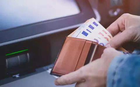 Cum a pierdut un român 20.000 euro în 90 de minute, păcălit că va câștiga 40.000 de euro. „Mi-a spălat creierii, e nebunia câștigului”