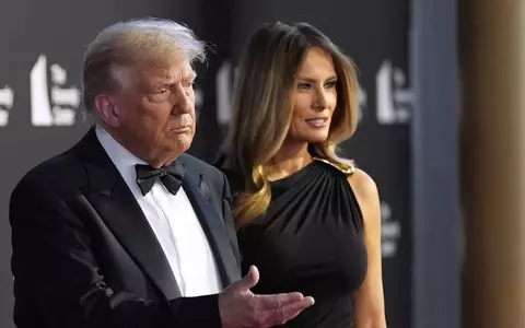 Melania Trump, apariție spectaculoasă pe covorul roșu, la premiera unui musical, în Washington. Aplauze pentru Prima Doamnă, huiduieli pentru Donald Trump