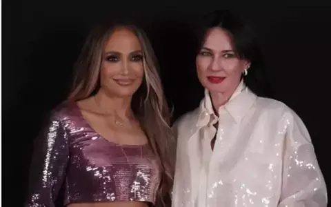 Jennifer Lopez, despre carieră, modă și inspirație, în interviul acordat Roxanei Voloșeniuc, redactor-șef Elle. Mesaj pentru românce, înaintea concertului de pe 27 iulie: „Mă identific cu voi!”