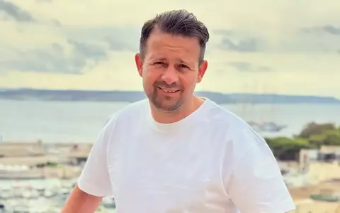 Magicianul Robert Tudor, revoltat după ce a luat amendă de 1716 euro în Malta: "Ne-a distrus vacanța. Trebuie să fac plângere!"