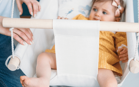 Leagăn vs. balansoar: care este mai potrivit pentru copilul tău?