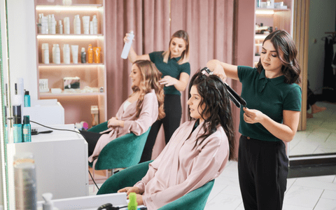 Experiența premium de care ai nevoie, într-un salon modern și prietenos