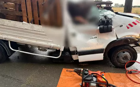 Tragedie în Ilfov. Un bărbat a murit în timpul furtunii de aseară, după ce un copac a căzut peste mașina în care se afla