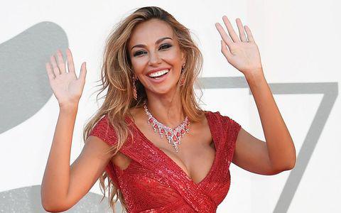 Mădălina Ghenea Apariție Spectaculoasă La Festivalul De Film De La Veneția A Atras Toate Privirile Pe Covorul Roșu