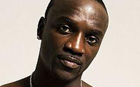 Akon Intra In Direct Cu Ascultatorii De Radio Din Romania Video