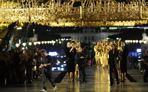 Zvonurile au fost confirmate! Anthony Vaccarello părăsește Saint Laurent după zece ani la conducerea creativă a casei de modă