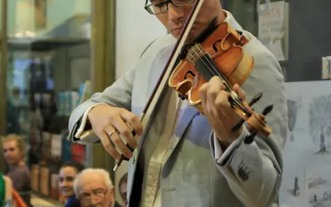 Alexandru Tomescu a lansat albumul "Stradivari-Obsessions"