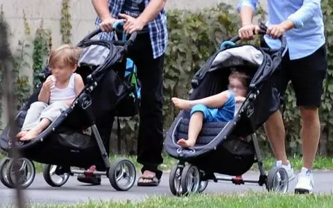 Poze: Ricky Martin, la plimbare cu gemenii