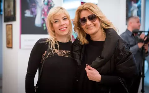 Vedete la o lansare cu cafea şi teatru