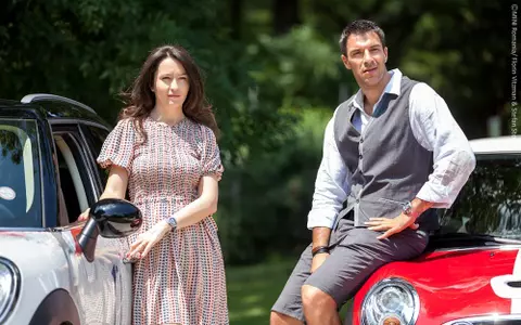 Vedete la un picnic cu maşini