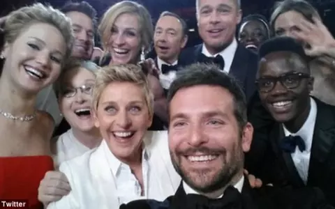 Selfie-ul lui Ellen Degeneres de la Premiile Oscar - Cel mai popular mesaj pe Twitter