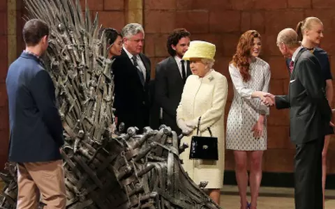 Regina Elisabeta a II-a, mare fan al serialului “The Game of Thrones”