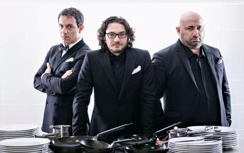  Cei trei juraţi aşteaptă oaspeţi la Hell’s Kitchen 