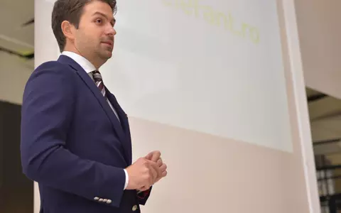 Femeile fac mai multe cumpărături online decât bărbații