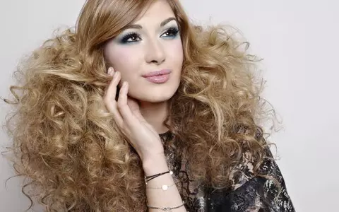 Alina Eremia – Un nou look la început de primăvară