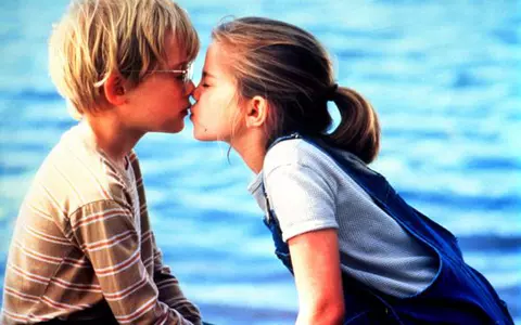 Macaulay Culkin și-a pierdut virginitatea la 15 ani. Actorul din „Singur acasă” a dat... din casă!