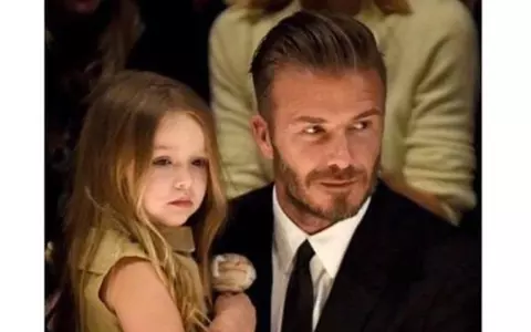 Rochiţele lui Harper Beckham sunt scoase la vânzare