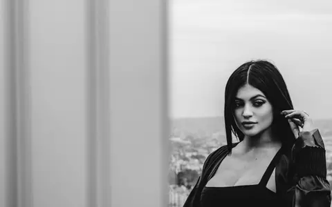 Secretul formelor voluptoase ale lui Kylie Jenner