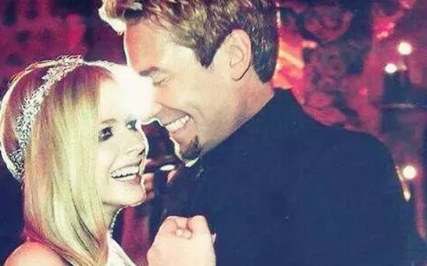 Avril Lavigne şi-a anunţat divorţul pe Instagram