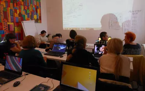 (P) Brainstorming Consulting a dat startul ultimelor cursuri gratuite de competențe informatice și competențe sociale și civice din cadrul proiectului ”Trei generații pentru mâine”