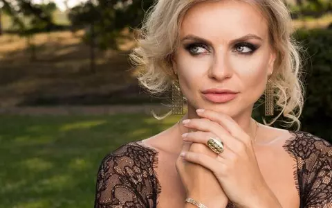 Jojo - Apariţie senzuală într-o little black dress