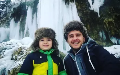 Şerban Copot, vacanţă la munte alături de copil, tată şi bunic
