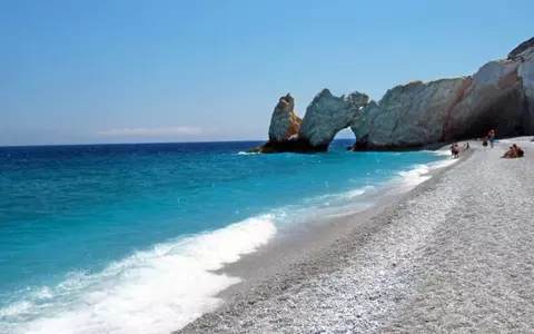 (P) Skiathos, destinația cu 60 de plaje fabuloase