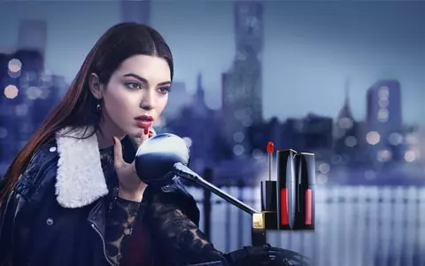 (P) Tentaţia momentului: Rujul Pure Color Envy Liquid Lip Potion lansat de Estée Lauder