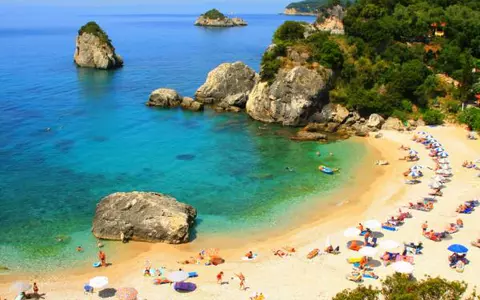 (P) Arhitectură tradiţională şi peisaje pitoreşti, în Parga