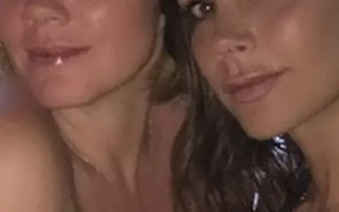 Le poți confunda oricând! Victoria și sora ei s-au pozat pe Instagram