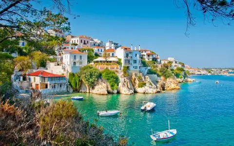 (P) Skiathos, paradisul verde din Marea Egee