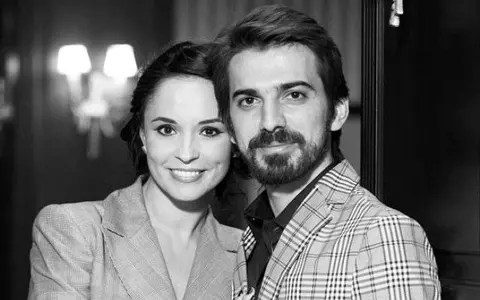 Andreea Marin divorţează
