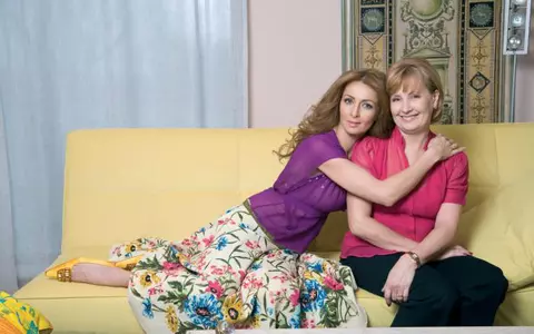 Fotografii de colecţie de acum 10 ani cu vedete și mamele lor