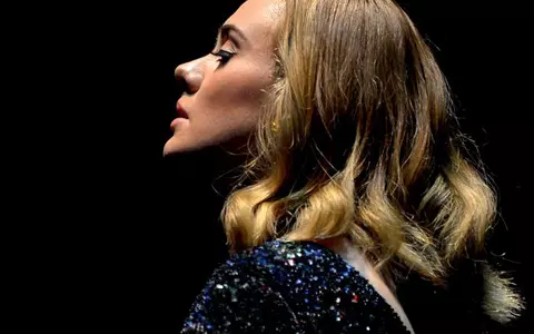 Adele – De Crăciun bat clopote de nuntă