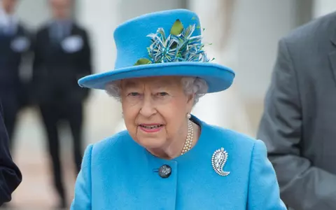 Regina Elizabeth, călare pe cal la 90 de ani!