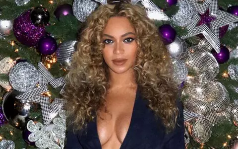Beyoncé are trei brazi de Crăciun!